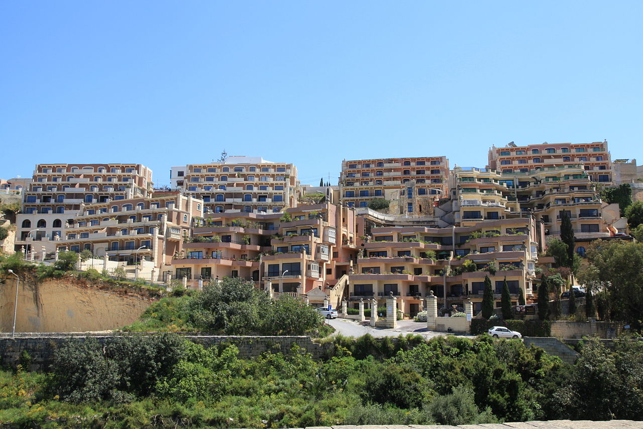 Malta_-_Swieqi_-_Triq_il-Madliena+Triq_il-Fortizza_01_ies